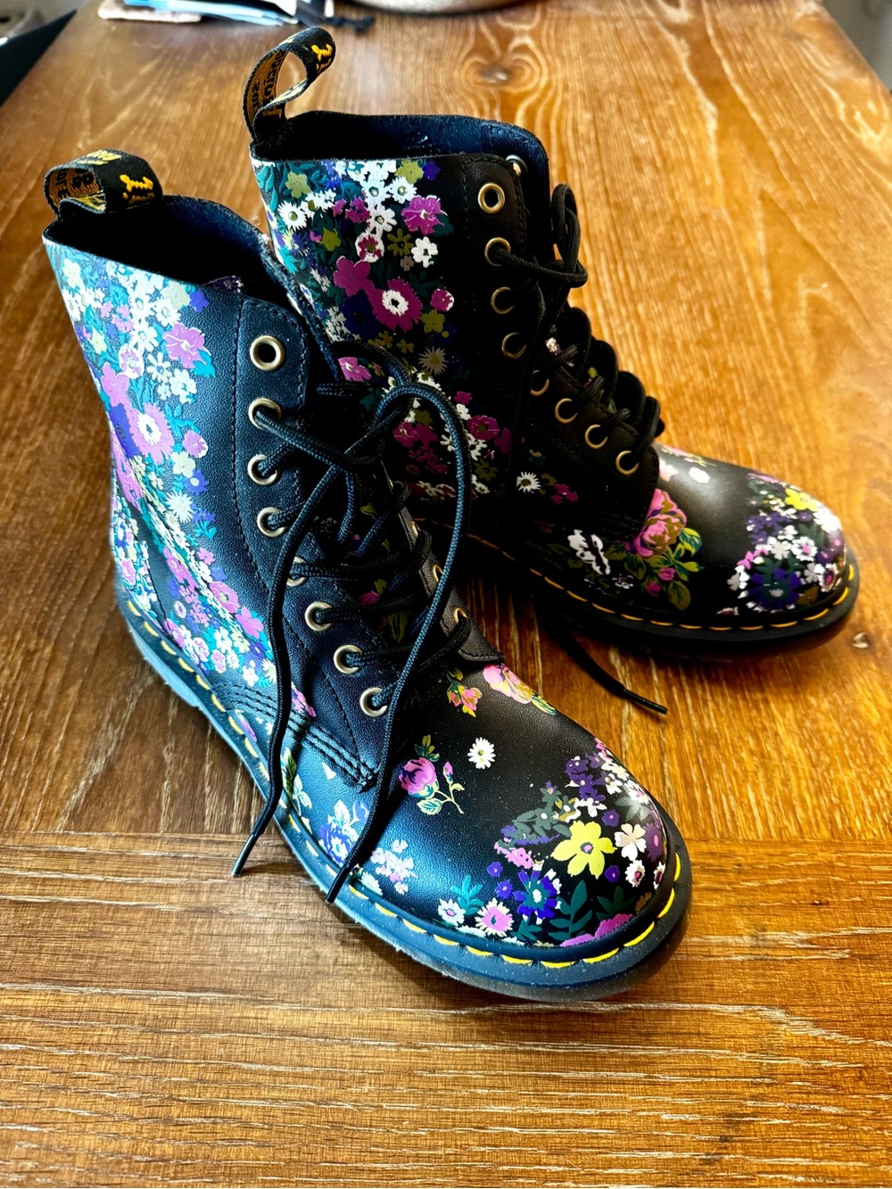 NWOT Doc Martens 1460 smooth leather lace up boots 8